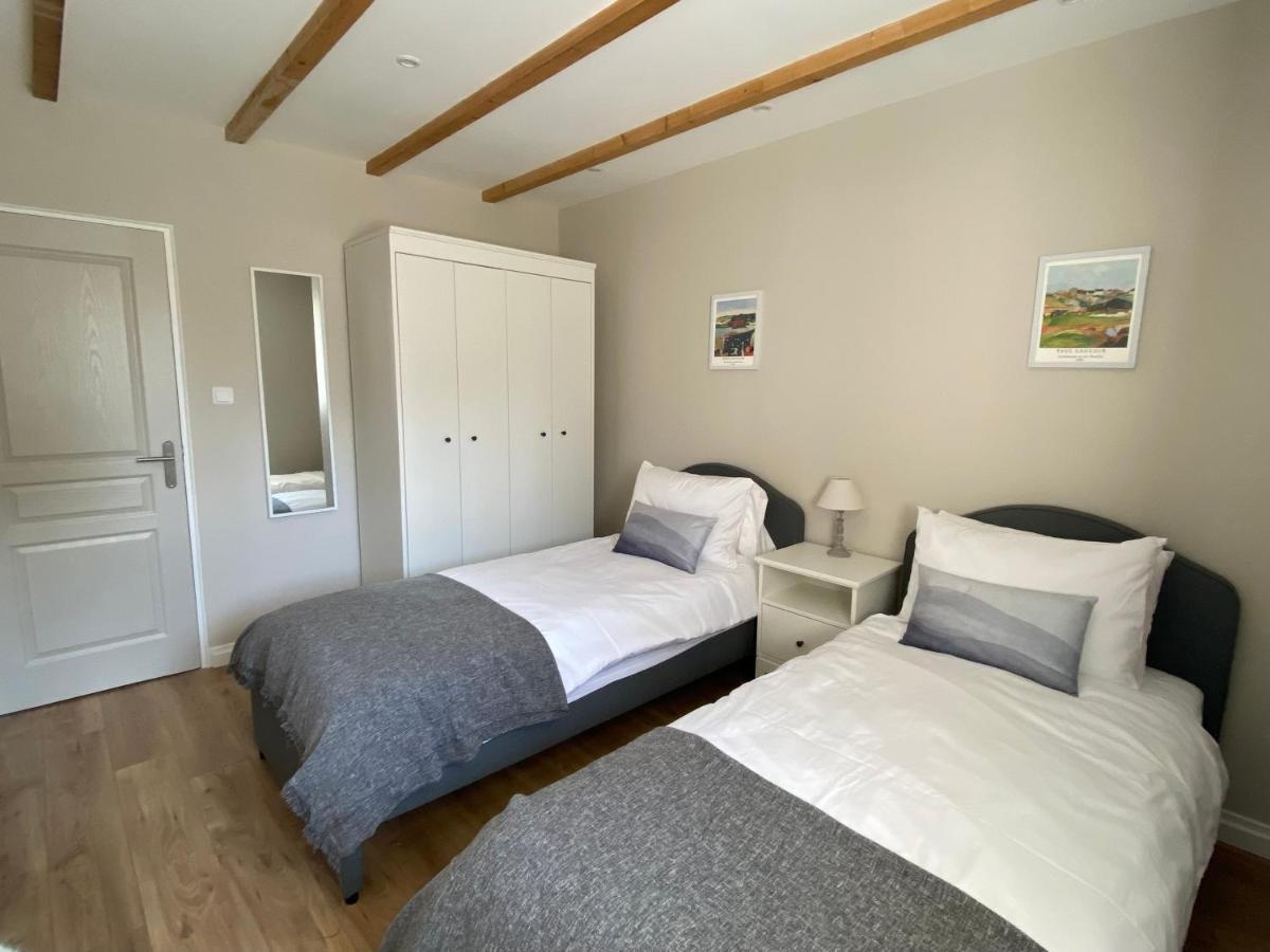 Clara, Clement & Nelle - Character Holiday home Jugon-les-Lacs